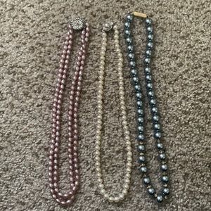Set of three pearl necklaces
